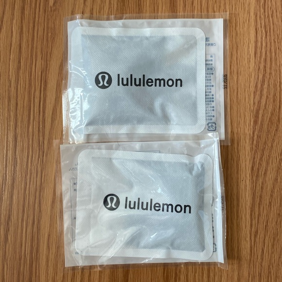 ❤️ Lululemon Logo Warmer New in Packaging - Picture 1 of 5